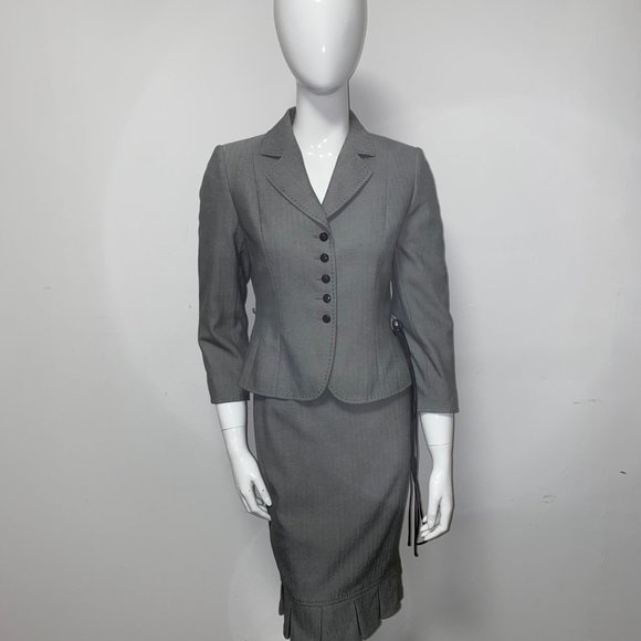 TAHARI Suit NEW! - Picture 7 of 8